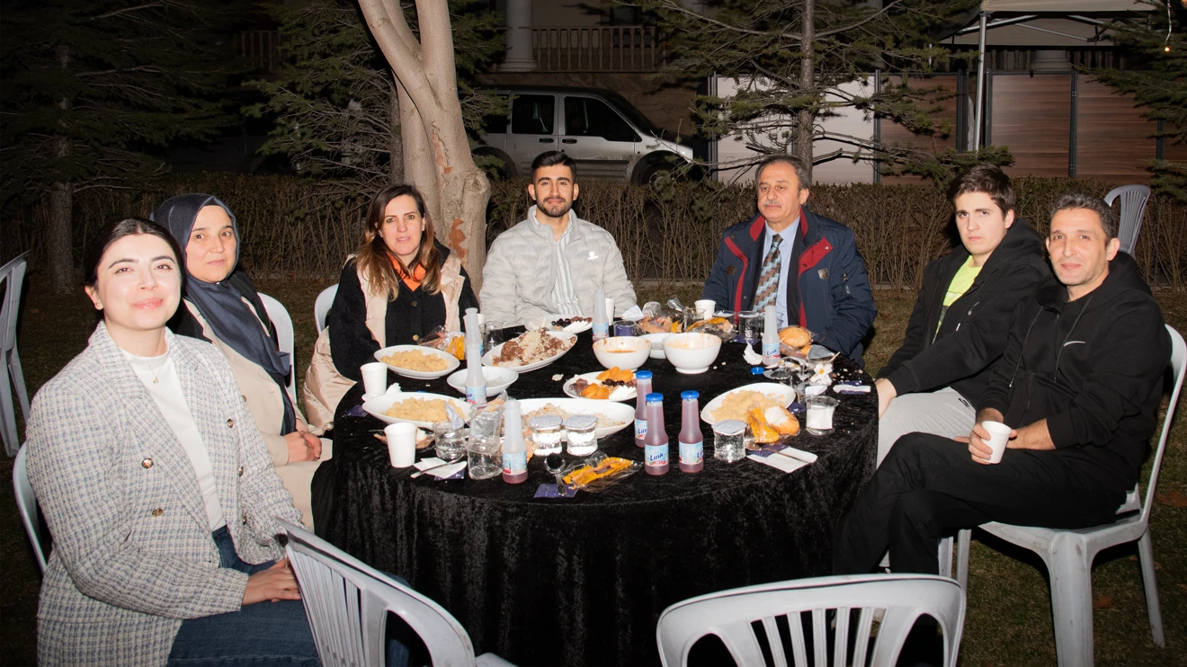 Depremzede ve engelli öğrenciler, iftar programında ağırlandı